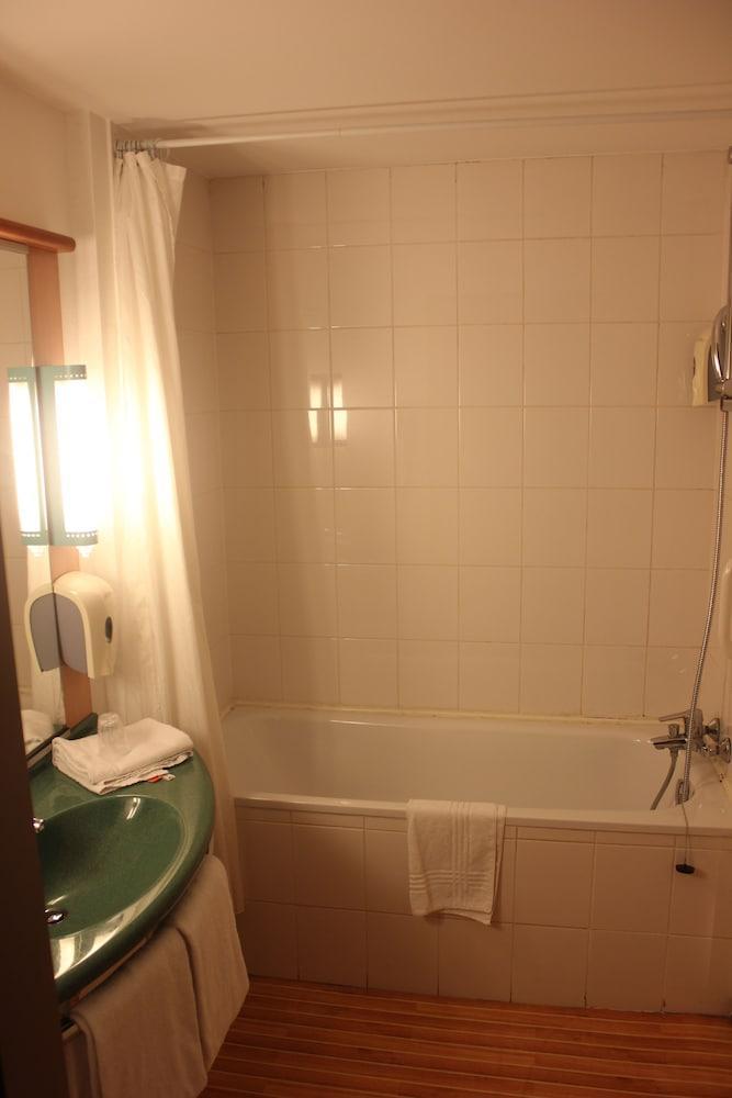 B&B Hotel Mons Gare Esterno foto