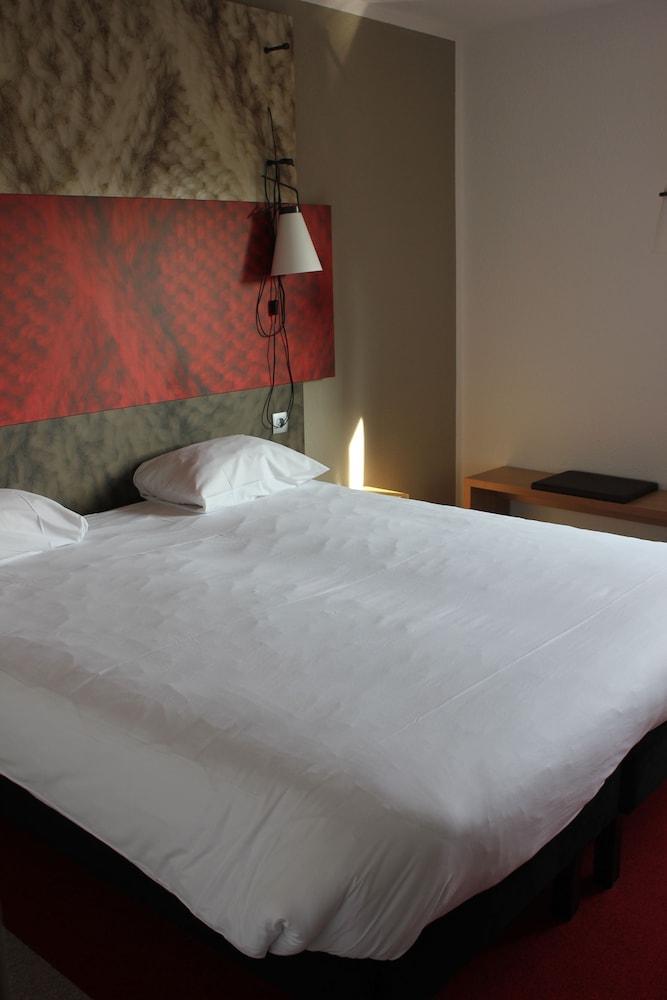 B&B Hotel Mons Gare Esterno foto