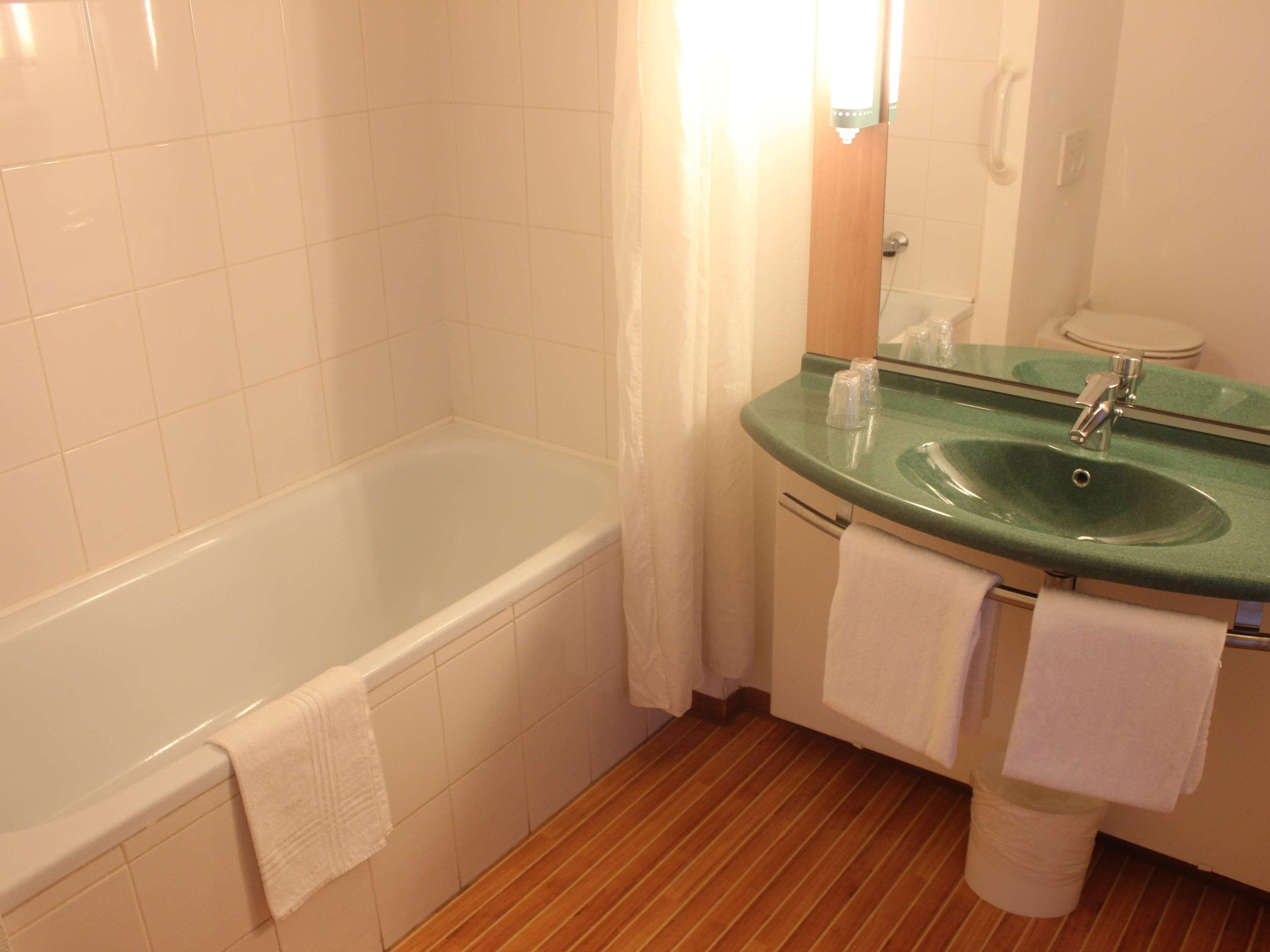 B&B Hotel Mons Gare Esterno foto