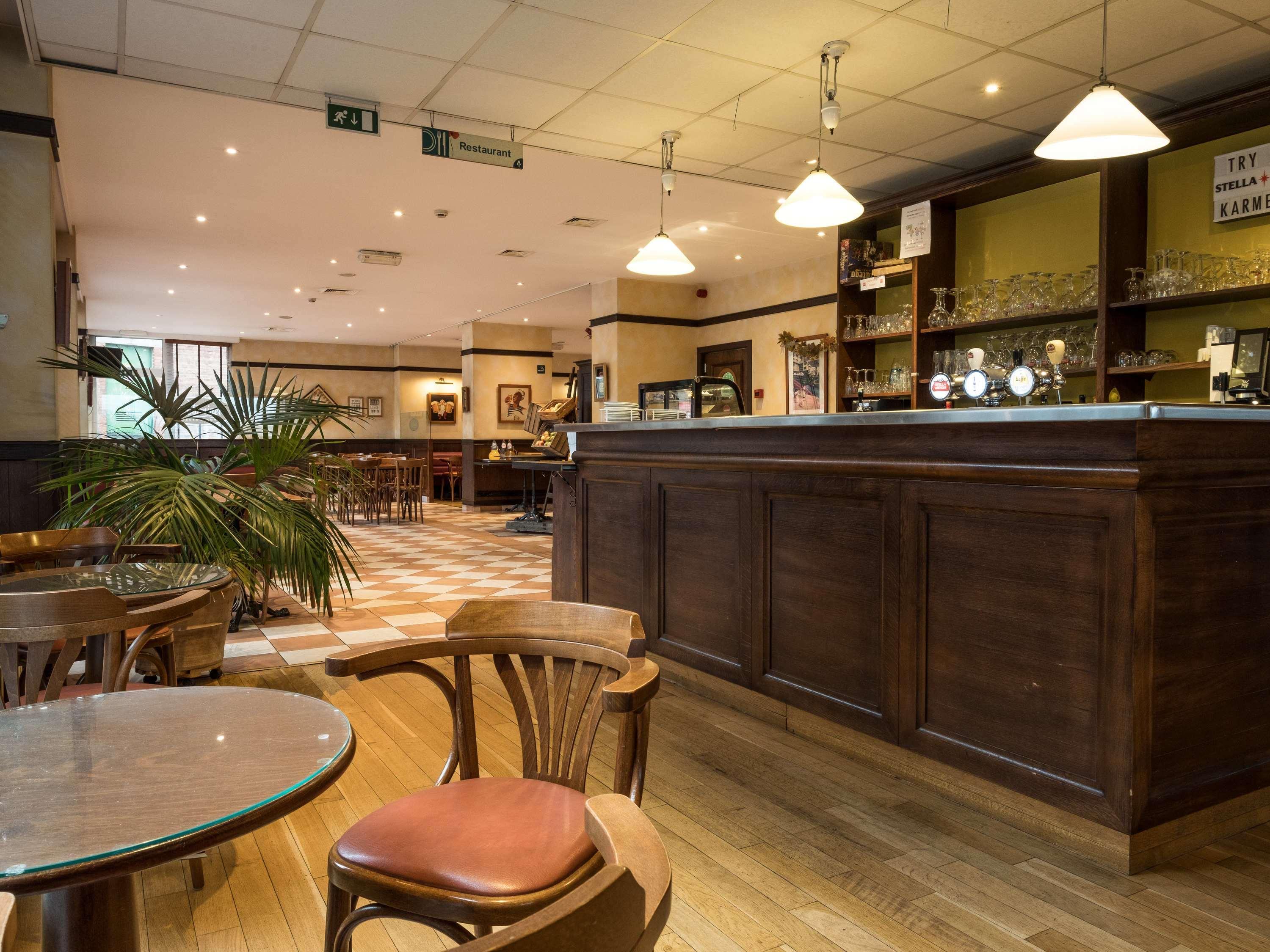 B&B Hotel Mons Gare Esterno foto