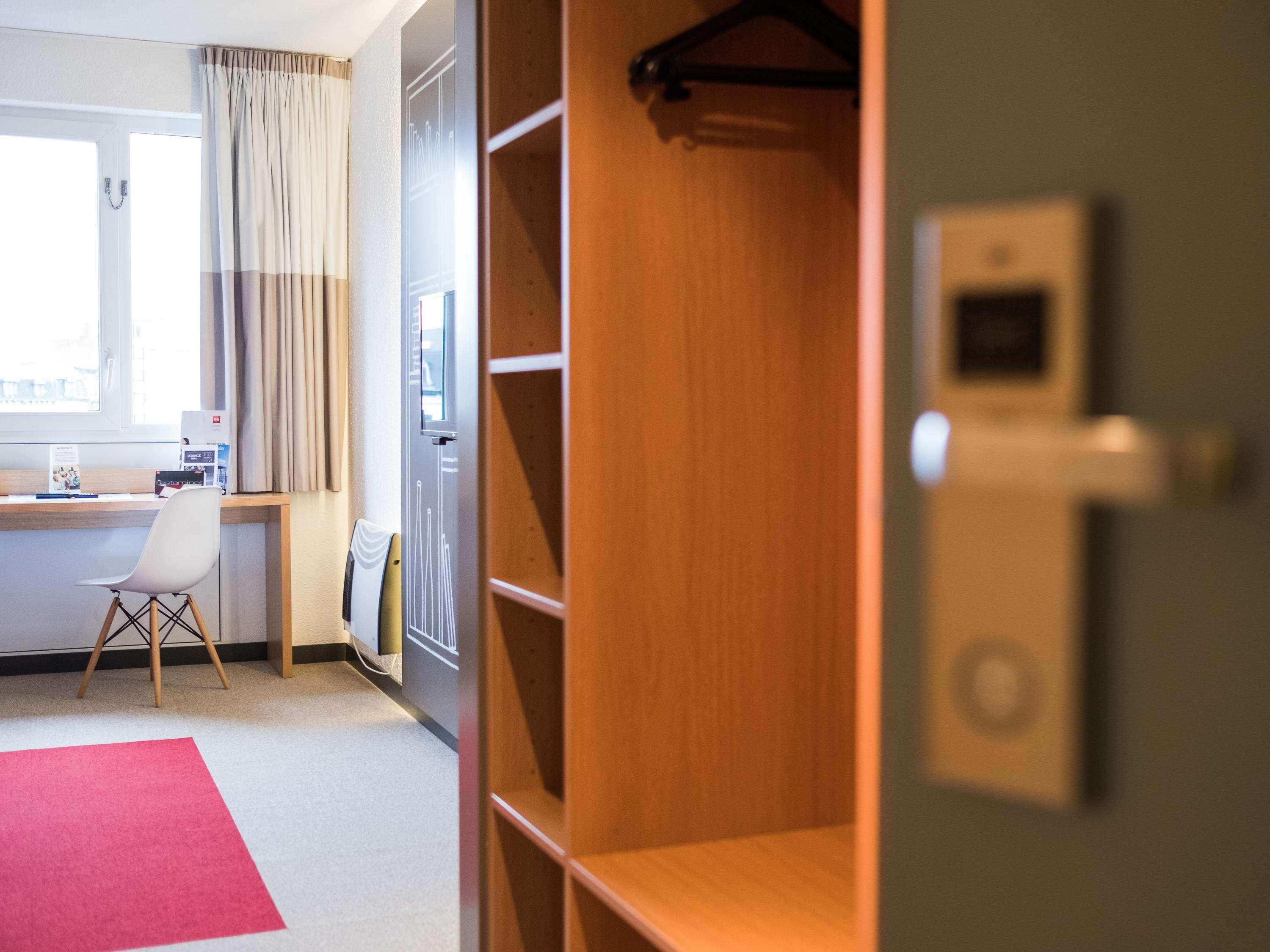 B&B Hotel Mons Gare Esterno foto