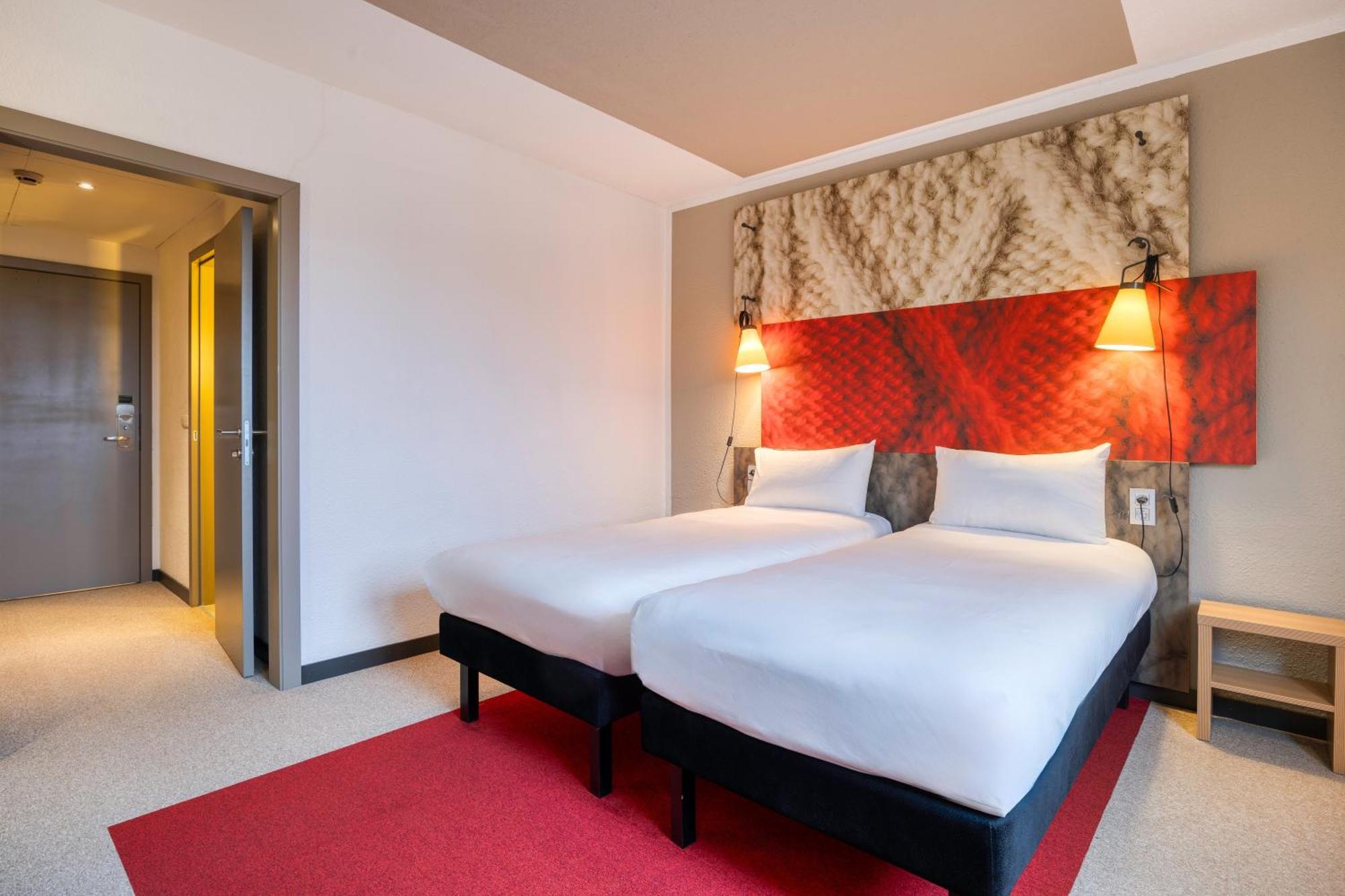 B&B Hotel Mons Gare Esterno foto