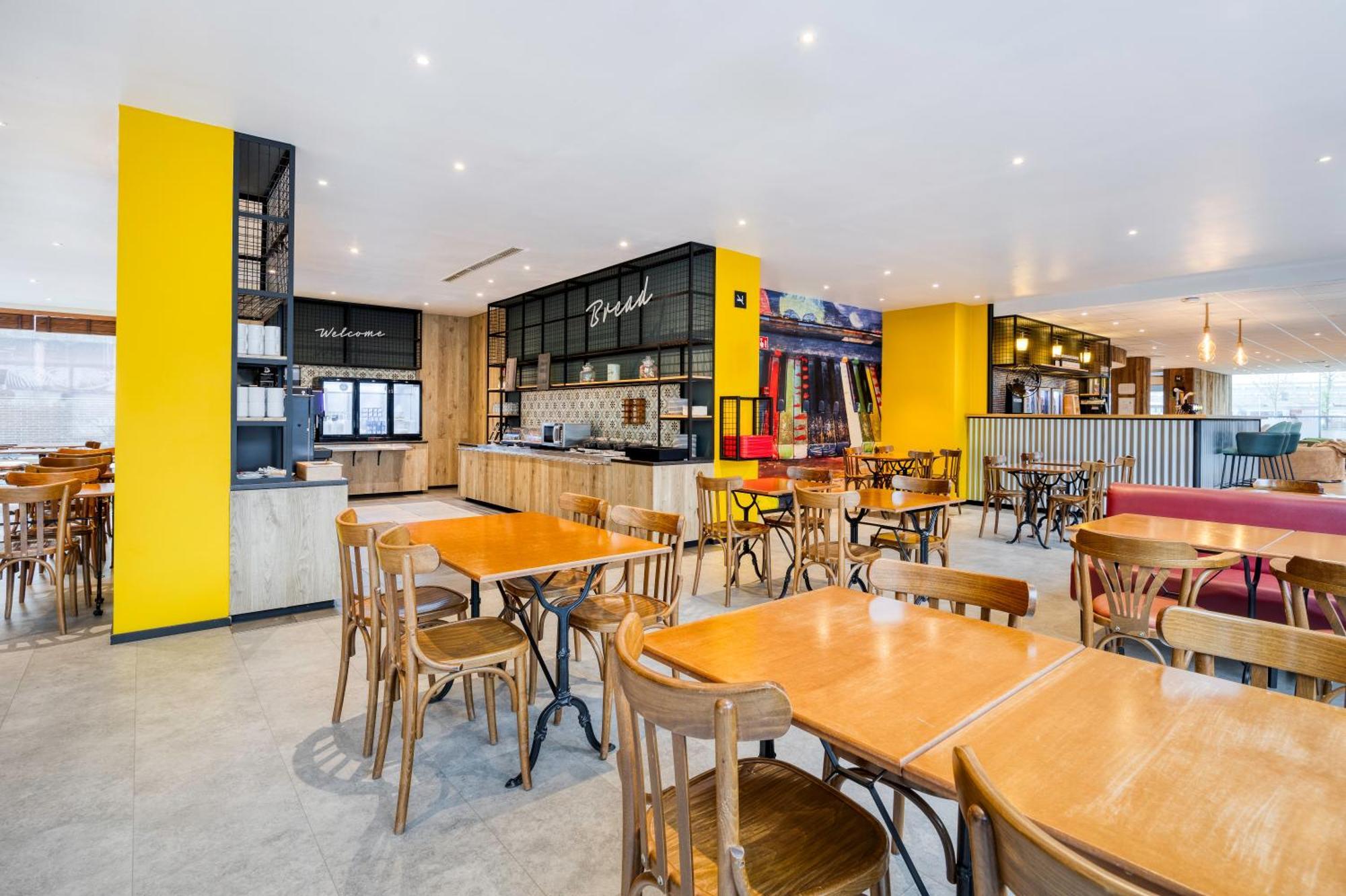 B&B Hotel Mons Gare Esterno foto
