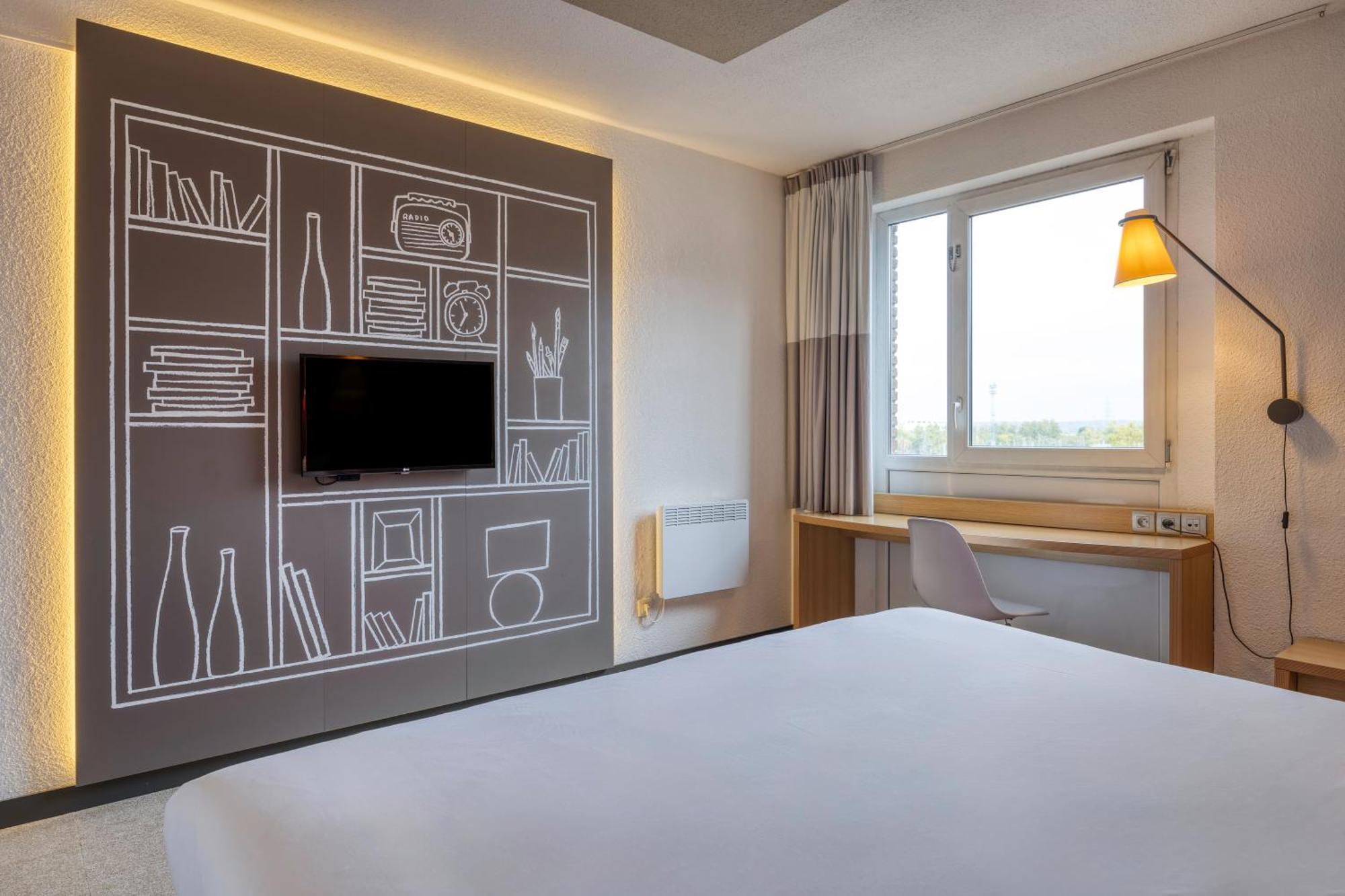 B&B Hotel Mons Gare Esterno foto