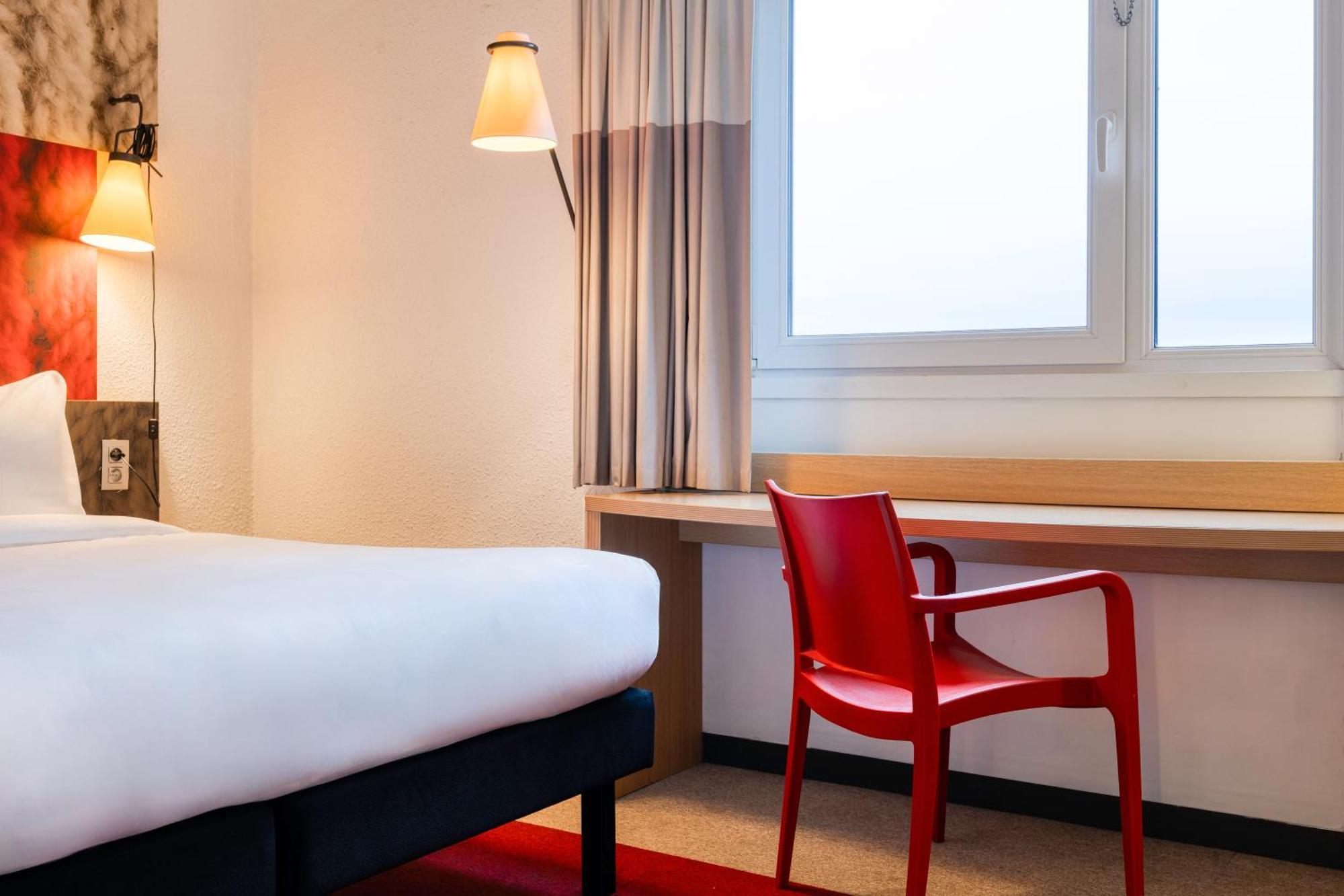 B&B Hotel Mons Gare Esterno foto