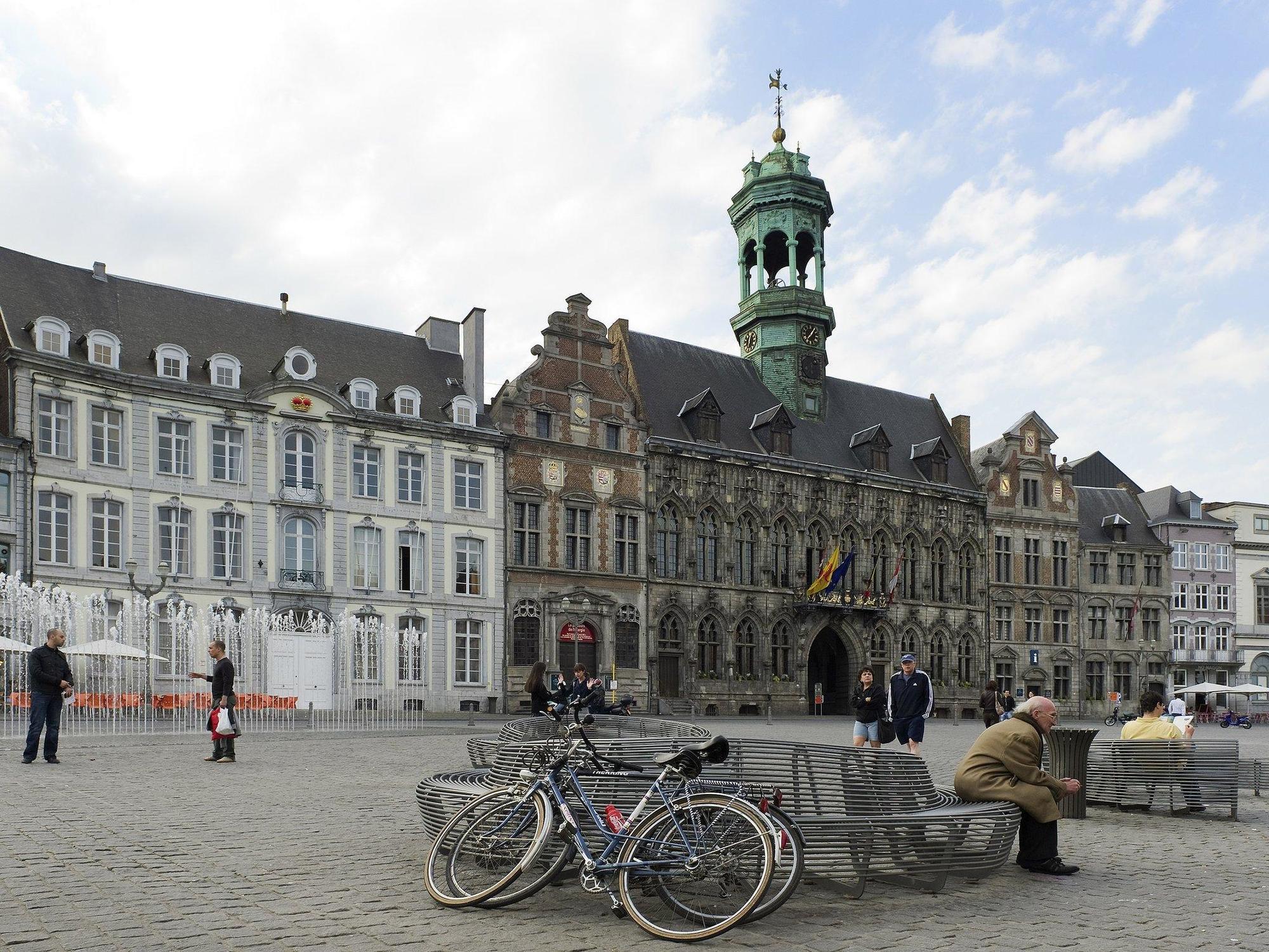 B&B Hotel Mons Gare Esterno foto