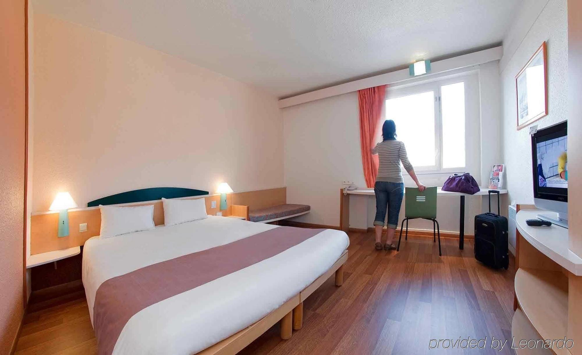 B&B Hotel Mons Gare Esterno foto